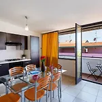 شقة Guesthost - Bright With Balcony