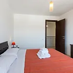 Guesthost - Bright With Balcony شقة *