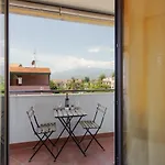 Guesthost - Bright With Balcony * جيارديني ناكسوس